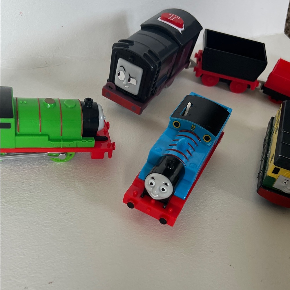 Thomas & Friends Vibrant Train Engine Collection - Picture 4 of 5